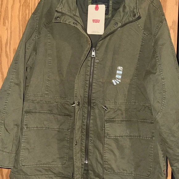 Levi's Women's Lightweight Utility Jacket in Olive - Picture 4 of 8